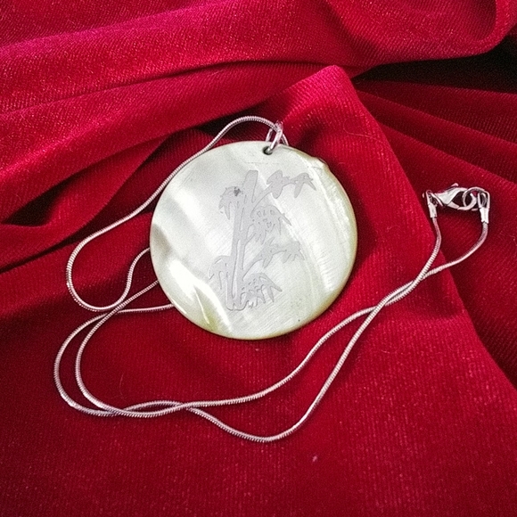 Shell necklace - Picture 3 of 3